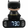 LEXIBOOK Batman Wecker Mit 3D Nachtlicht-Figur -Toy Land Verkauf lexibook batman wecker mit 3d nachtlicht figur a408530